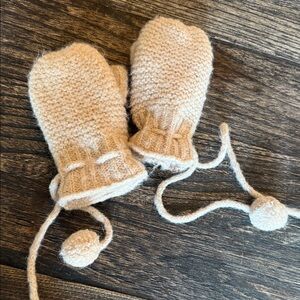 Cozy Cream Knit Mittens for toddlers